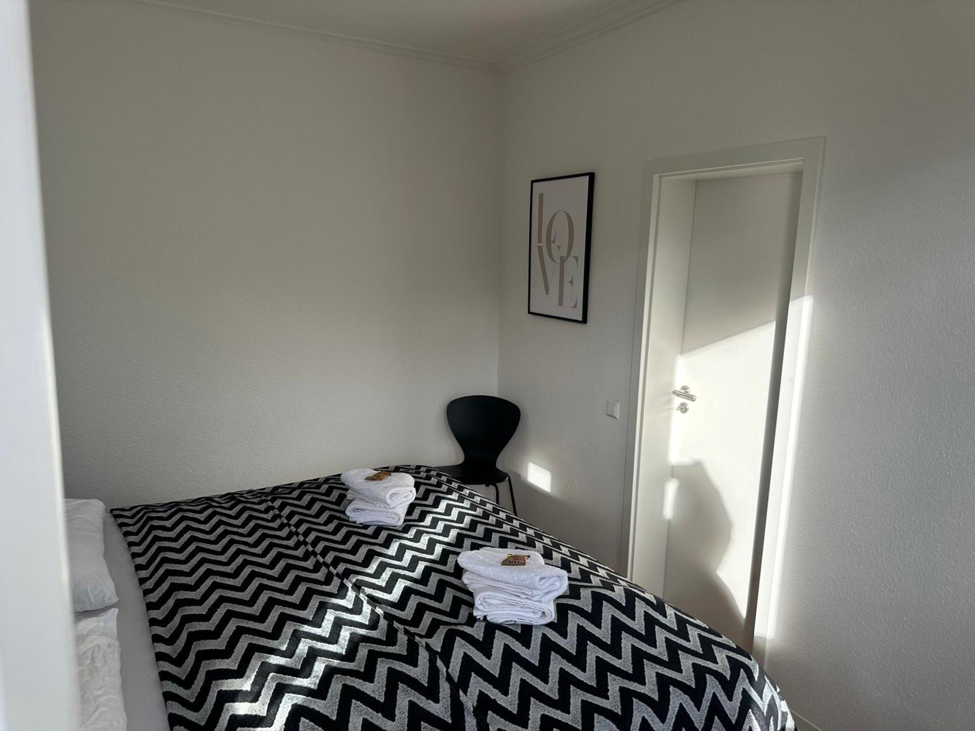 Stylisches Apartment Mit Grossem Tageslichbad Am Marktplatz Leonberg Exteriör bild