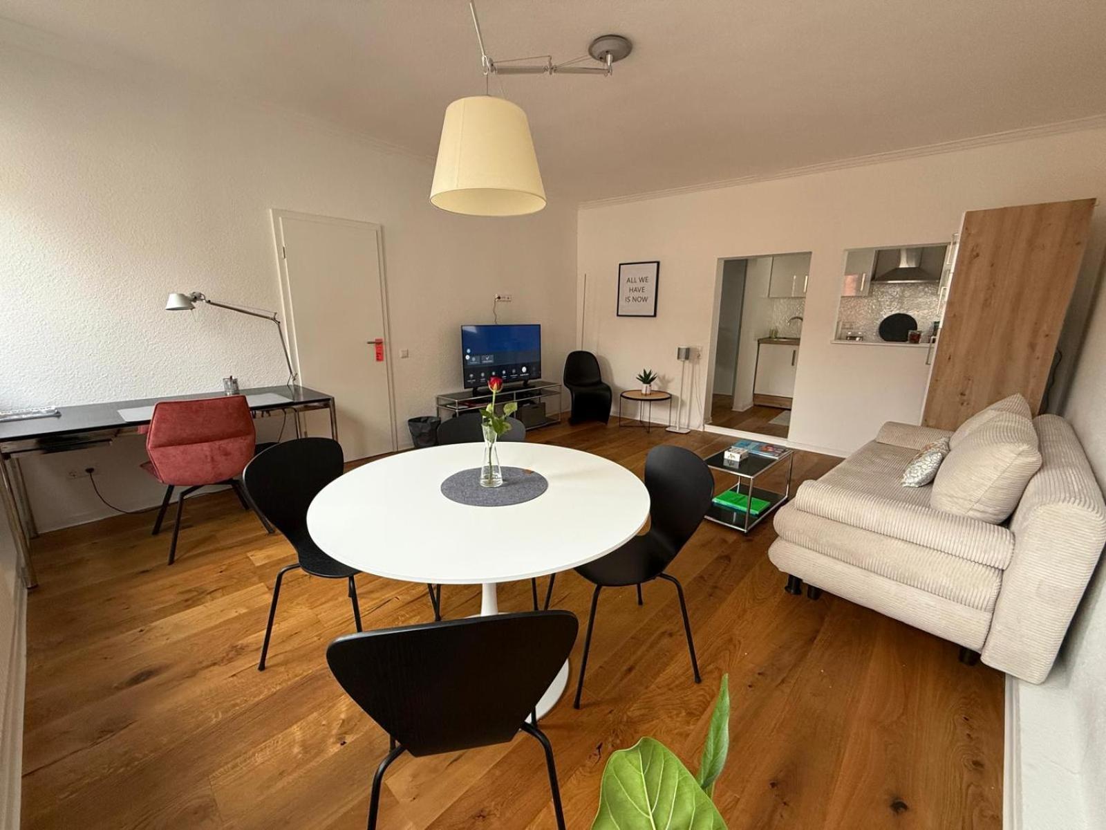 Stylisches Apartment Mit Grossem Tageslichbad Am Marktplatz Leonberg Exteriör bild