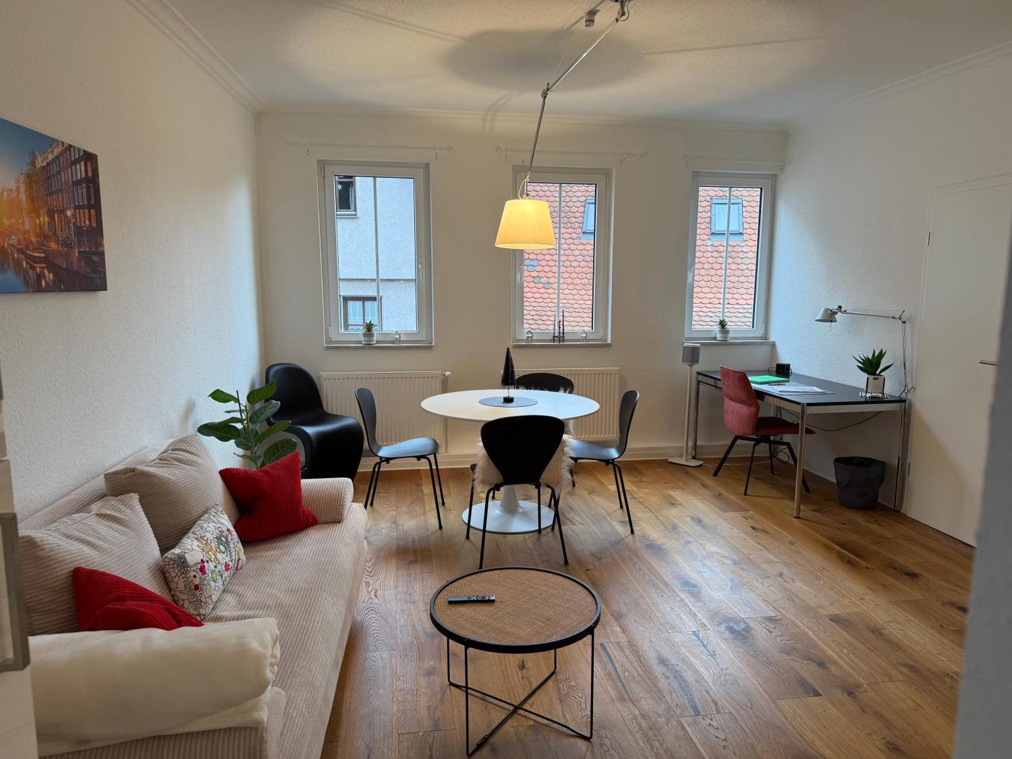 Stylisches Apartment Mit Grossem Tageslichbad Am Marktplatz Leonberg Exteriör bild