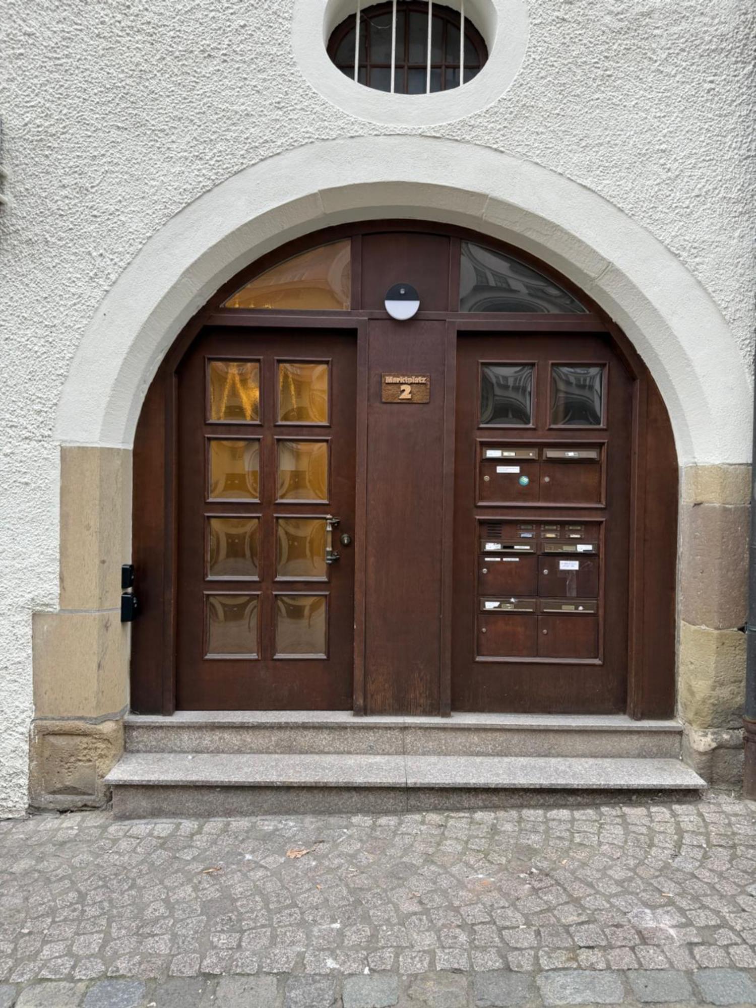Stylisches Apartment Mit Grossem Tageslichbad Am Marktplatz Leonberg Exteriör bild