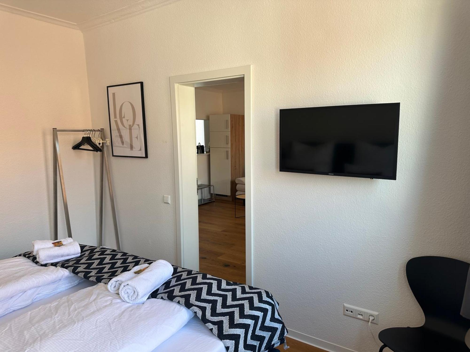 Stylisches Apartment Mit Grossem Tageslichbad Am Marktplatz Leonberg Exteriör bild